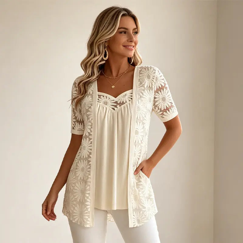 👚 Bluză elegantă și la modă, cu inserții din dantelă și plasă